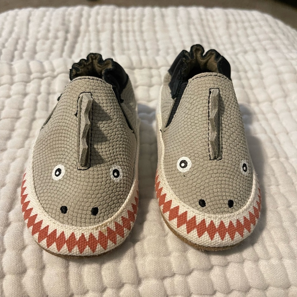 Robeez size 6-12 months soft sole shoes